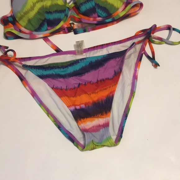 Victoria Secret bikini - Picture 2 of 6